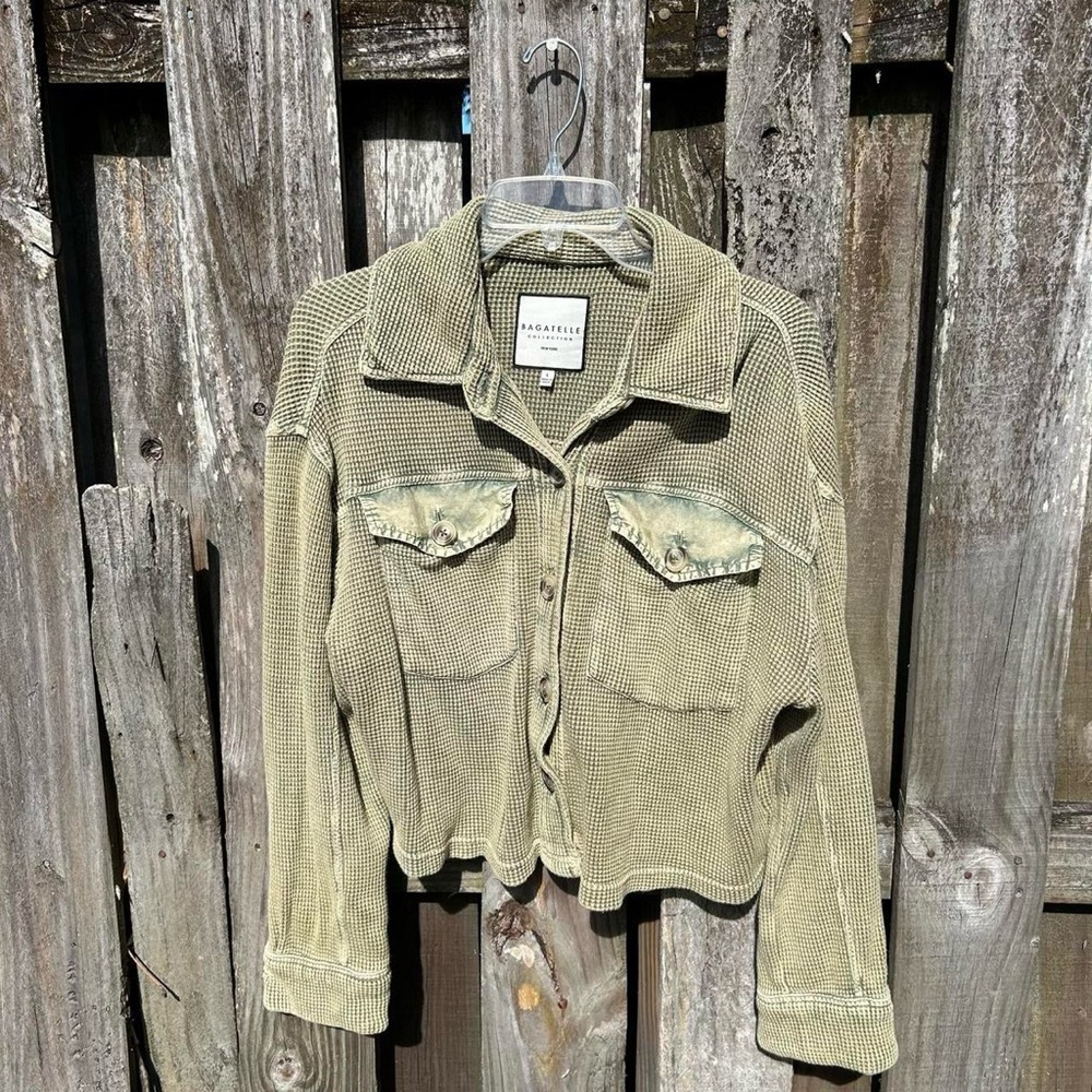 Bagatelle Collection Waffle knit button down cropped top